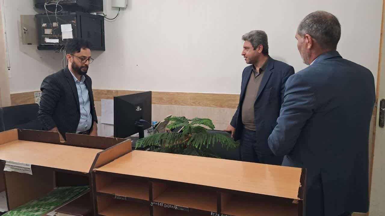 بازدید فرماندار شهرستان تیران و کرون از اداره منابع طبیعی و آبخیزداری شهرستان